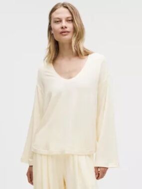 Lululemon BeCalm V-Neck Bell Sleeve Shirt Cream Modal French Terry size Large